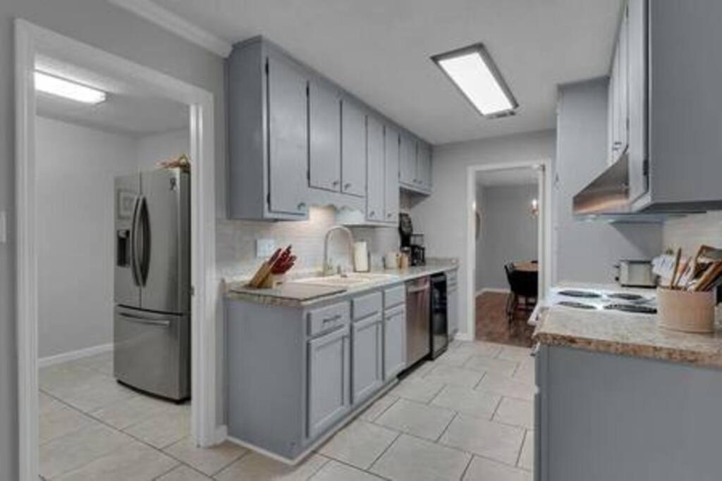 Quiet Relaxing Home - Close To Downtown & Beach 4Br-2Bt بينساكولا المظهر الخارجي الصورة