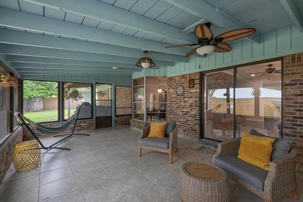 Quiet Relaxing Home - Close To Downtown & Beach 4Br-2Bt بينساكولا المظهر الخارجي الصورة